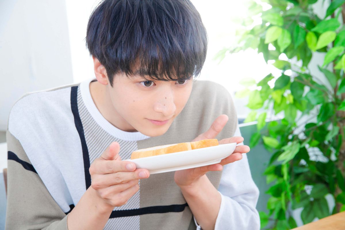 「くんくんくん（匂いをかいで）」