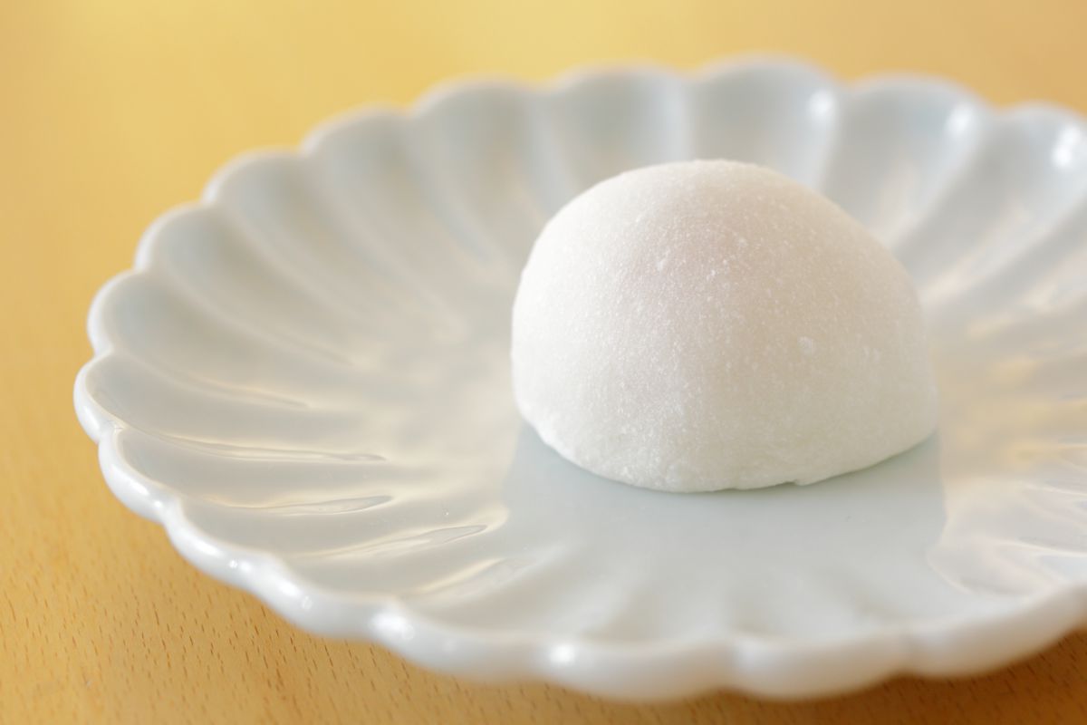 いちご餅　270円　※11月中旬～4月末の限定商品