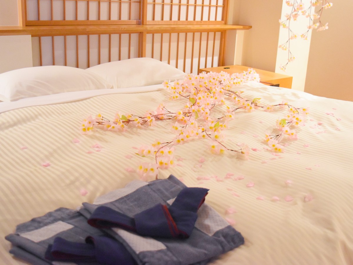 桜の開花は例年通り？京都の桜を楽しんだあとは、ホテルの部屋でも桜を満喫！