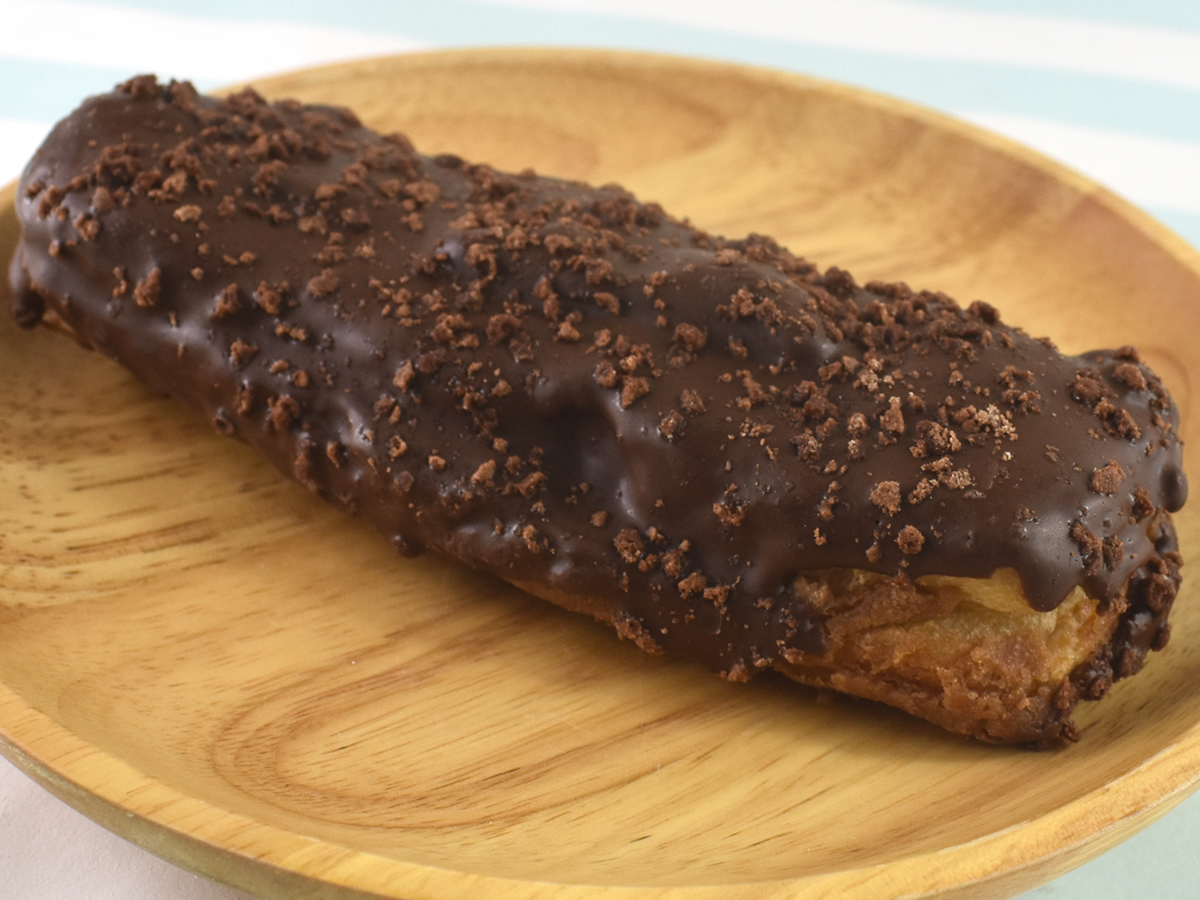 まるで見た目はエクレア!? ザクザク感MAXなファミマのドーナツ