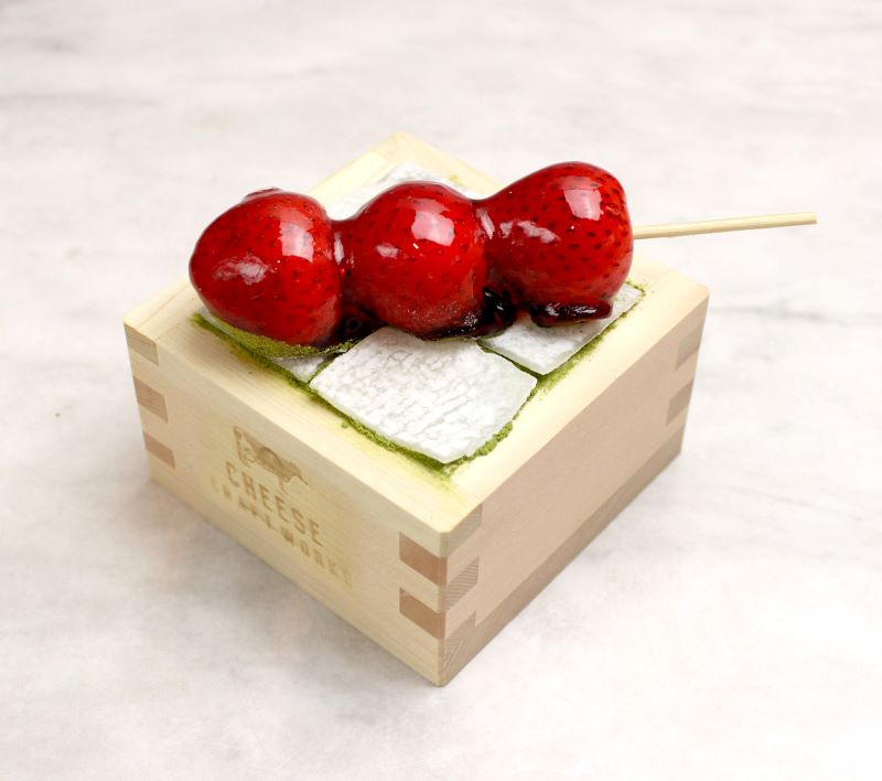 いちご大福の生ティラミスいちご飴添え　780円