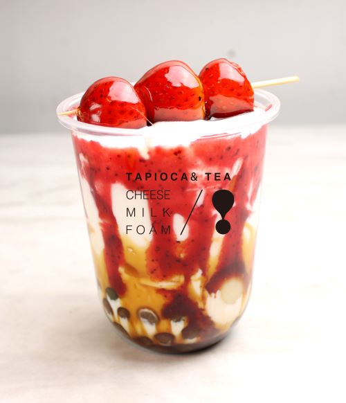 黒糖タピオカいちごミルク いちご飴添え　900円