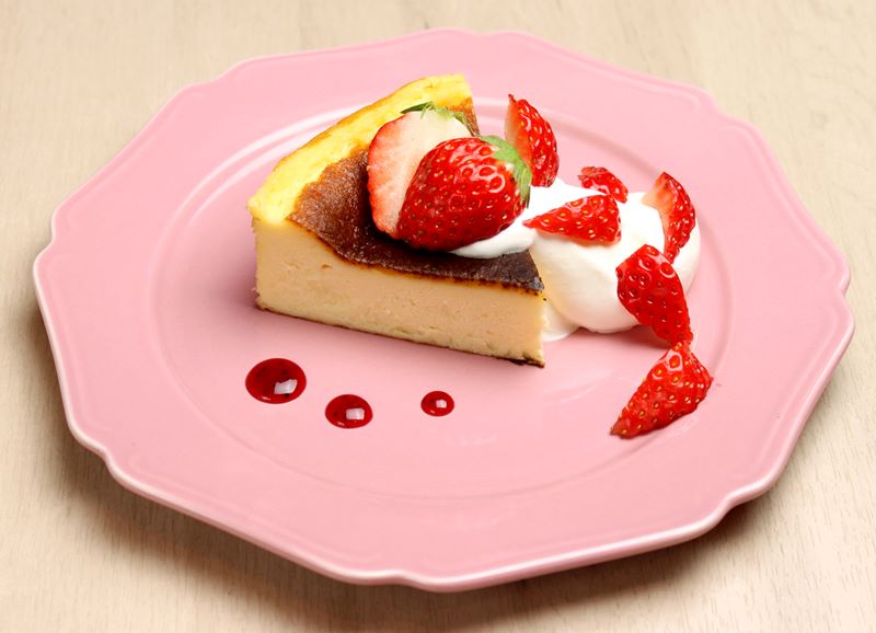 こぼれいちごの焦がしバスクチーズケーキ 850円