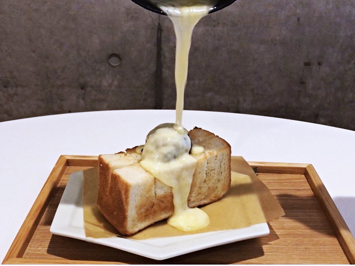 まさかのコラボ!? 行列店で食べるとろ～りチーズたっぷりの絶品“和”トースト