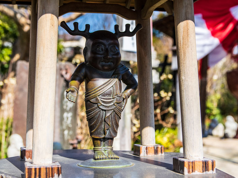 奈良県のマスコットキャラクターの「せんとくん」の弟なんです。