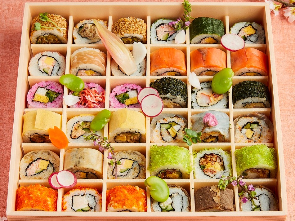 お花見ほめられ手みやげが登場！宝石箱のようなカラフルひとくちロール寿司弁当