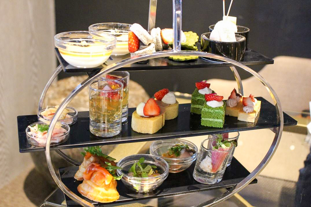 1月新春を彩る「和×苺」のアフタヌーンティーセット （4500円、2020年1月限定商品、現在はメニュー切り替え済）