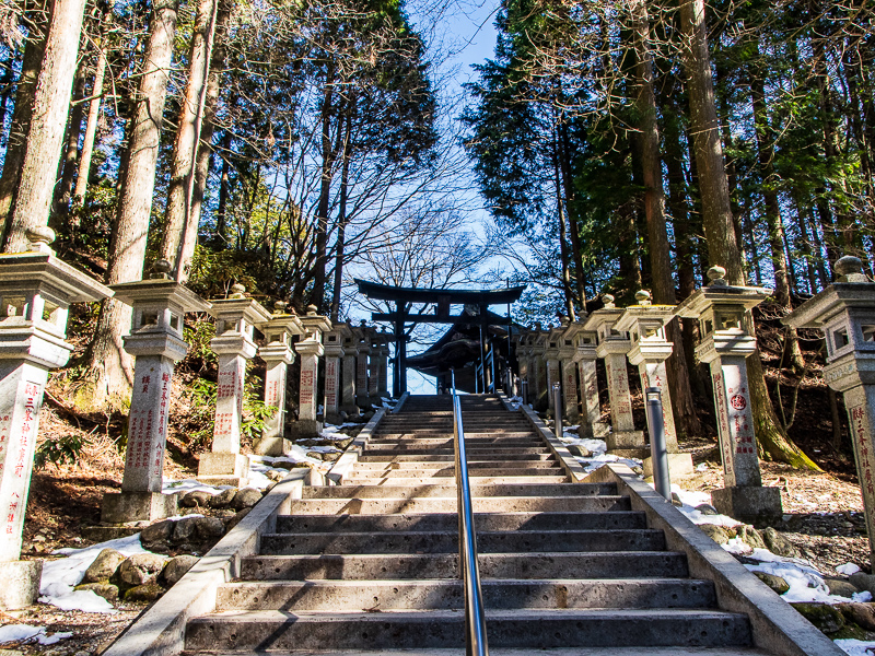 石段を上がれば天空の神域