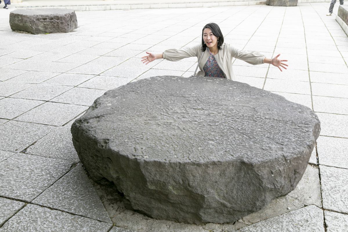 昔は露座ではなく、大仏殿で守られていた証