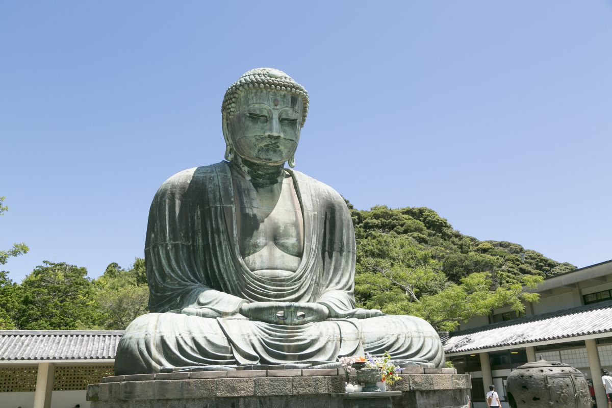 与謝野晶子は鎌倉大仏を詩の中で「美男」と詠んだと言われています