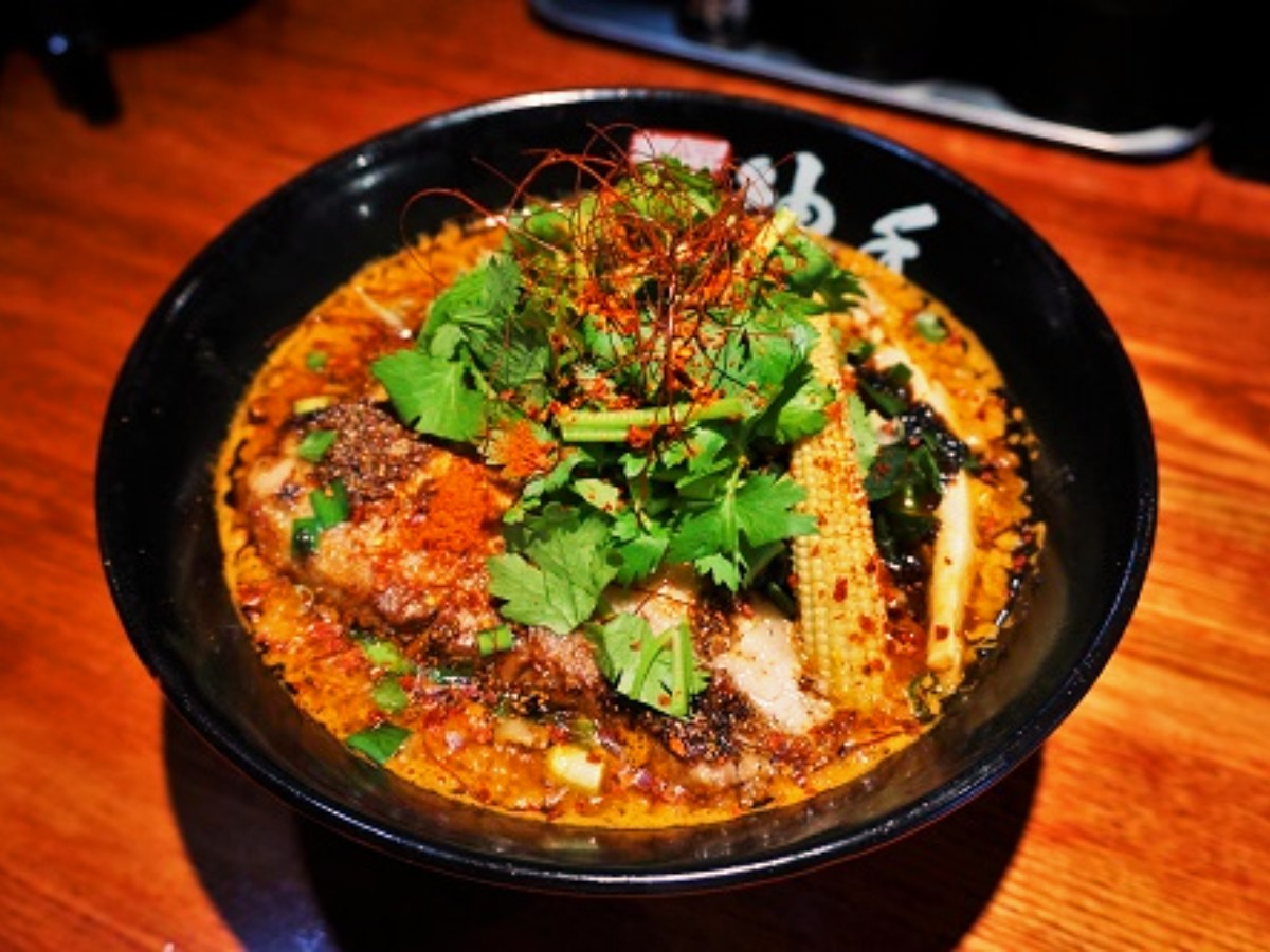 「嵐にしやがれ」で紹介されたお店も！1人で食べに行きたい都内の“旨辛ラーメン”5選