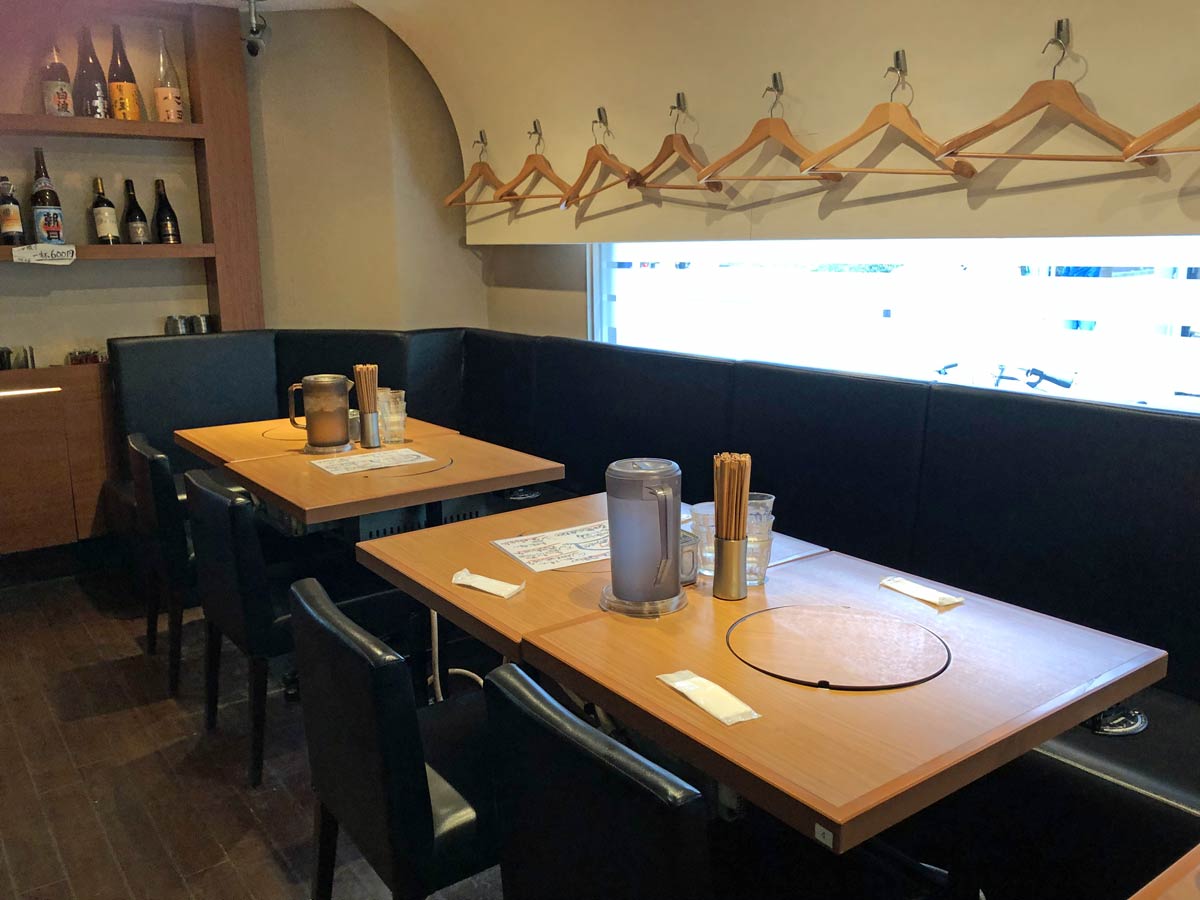 落ち着いた店内