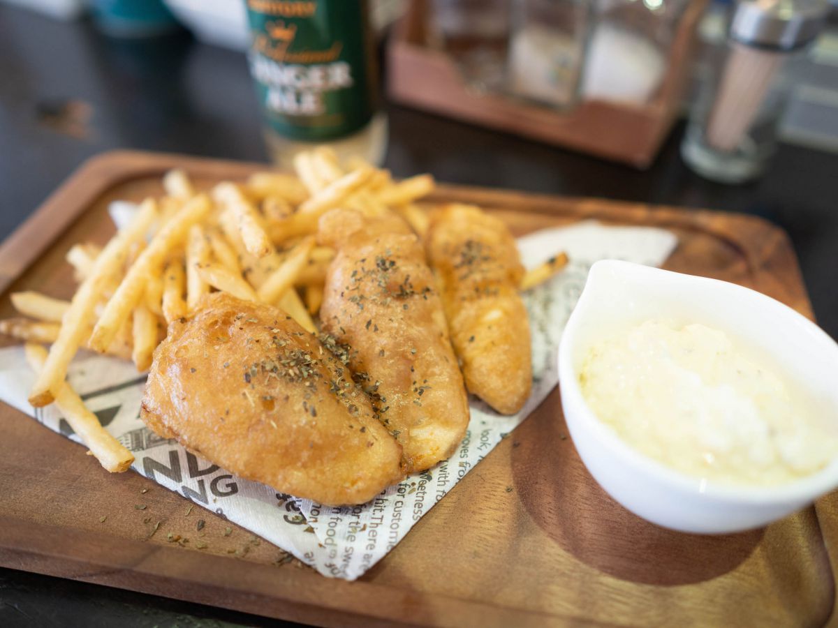 愛媛県産真鯛のフィッシュ＆チップス 揚げ鯛（3ピース＆選べるポテト）750円