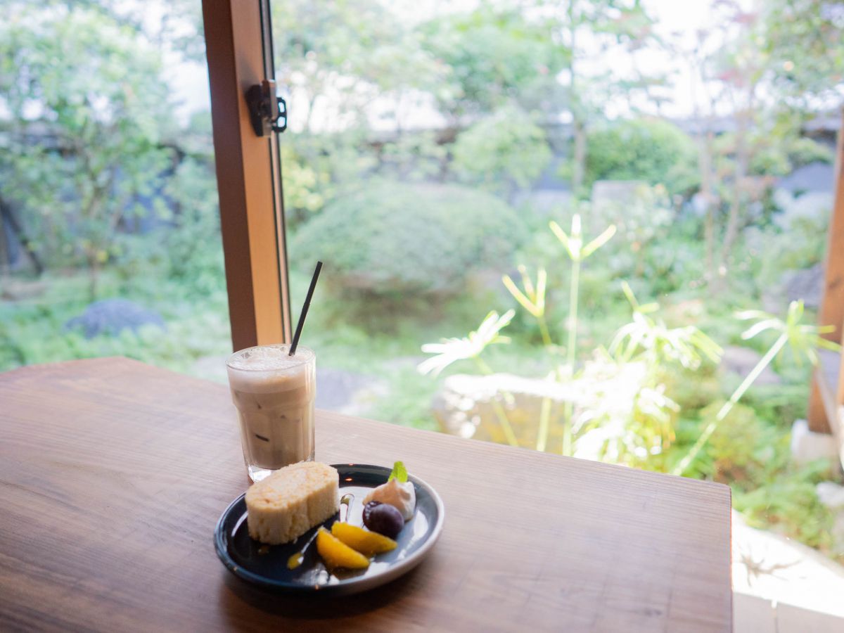 道後ロール （430円、セット価格）カフェラテ（410円）