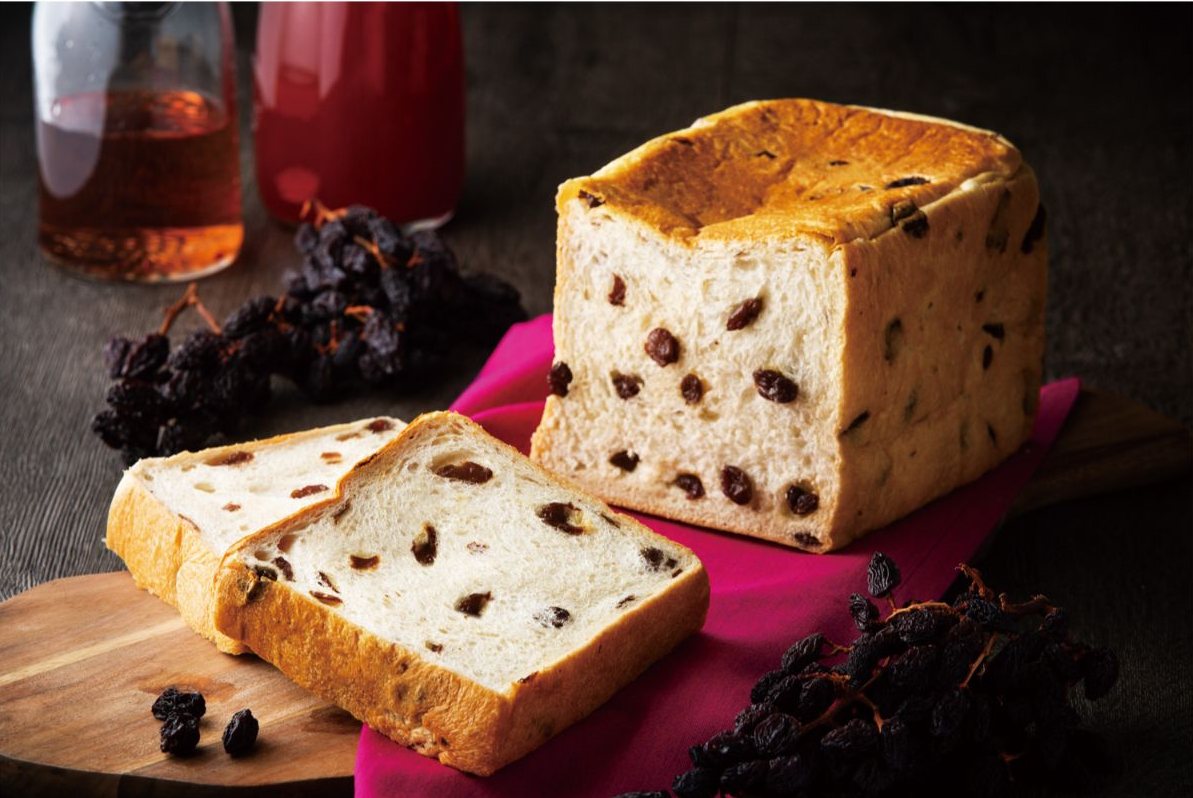 極葡萄食パン 2斤サイズ 1300円（税込）／高級食パン専門店 嵜本