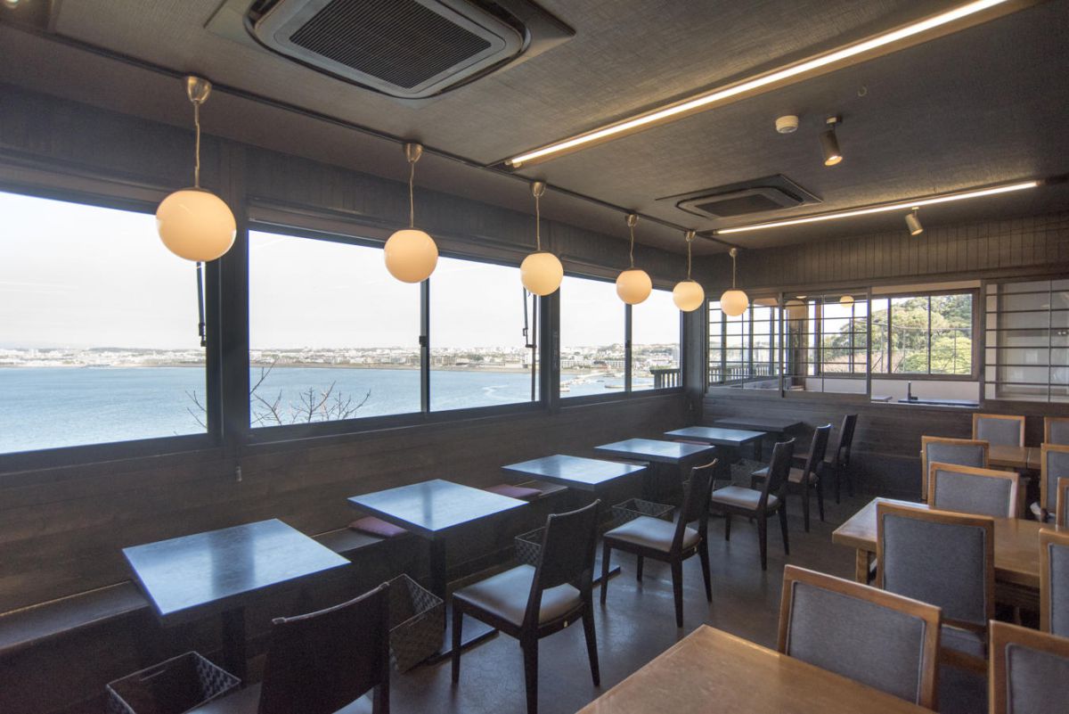 窓際席は天気がよければ富士山が見えることも