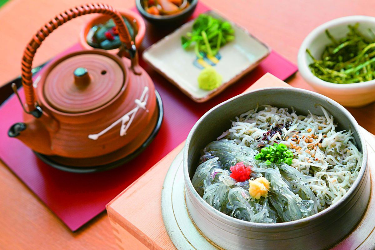 しらす二色（1200円）