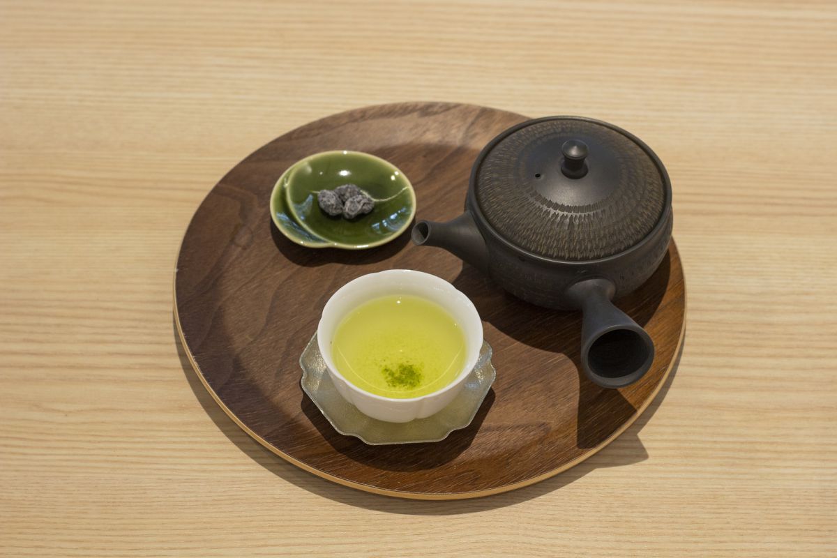 急須で提供するお茶　深蒸し煎茶「六煎茶」