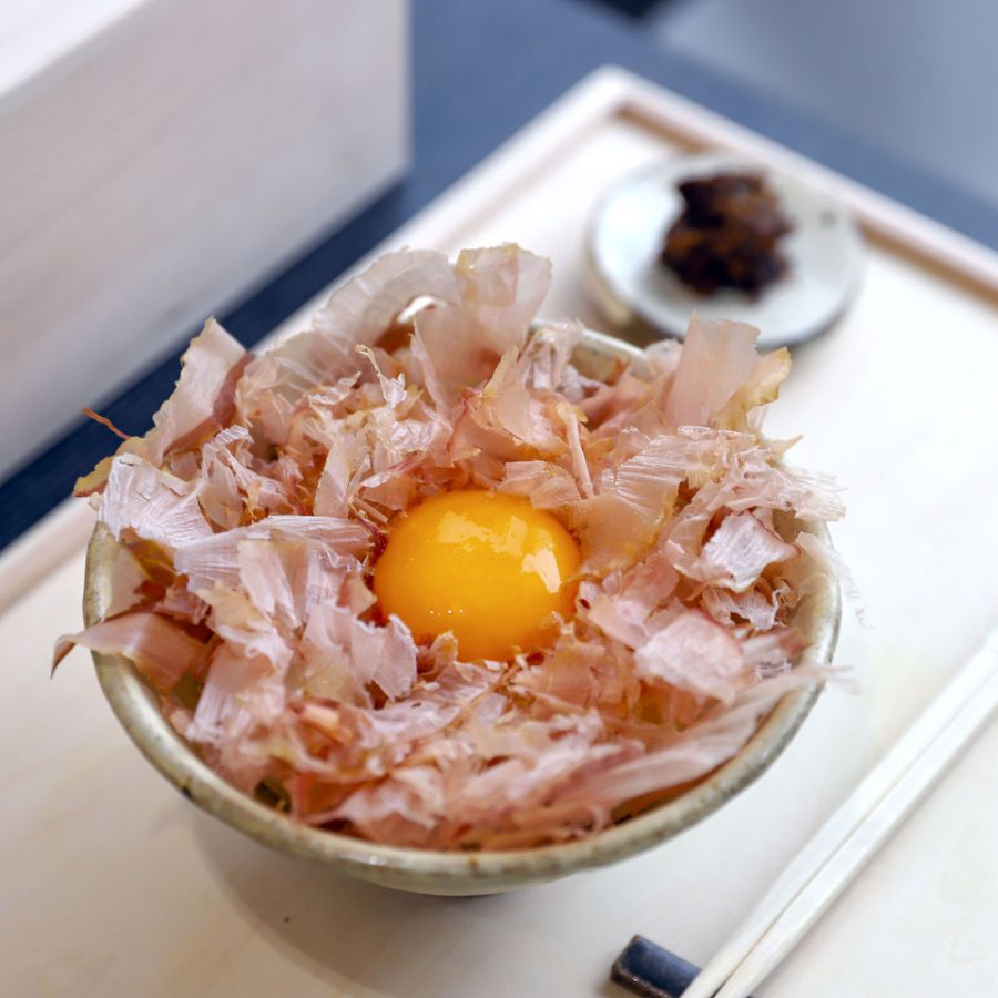 神果卵 1200円（鰹節のトッピングは+100円）