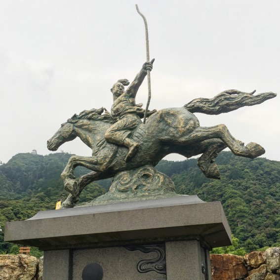 岐阜城にある織田信長公像