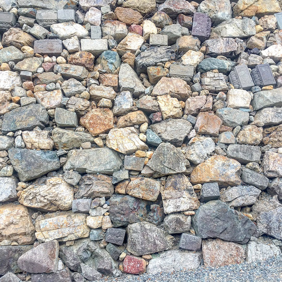 福知山城の天守台石垣に見られる転用石