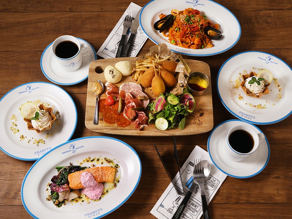 見た目がキュートなデザートから夜限定のディナーコースまで！スヌーピーのキャラクターカフェに新メニューが続々登場！