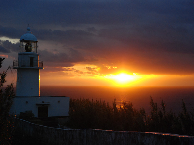 灯台から見る感動的な夕日