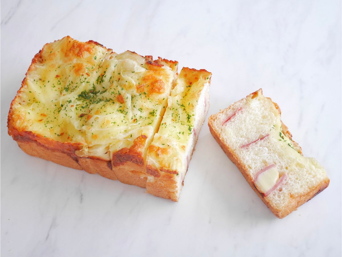 オニオンブレッド 1本690円（税込）