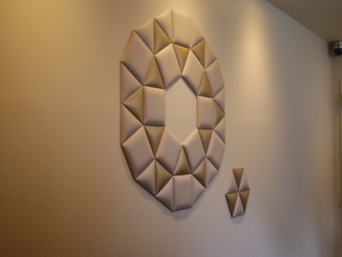 廊下には櫛田神社がモチーフのアート作品が