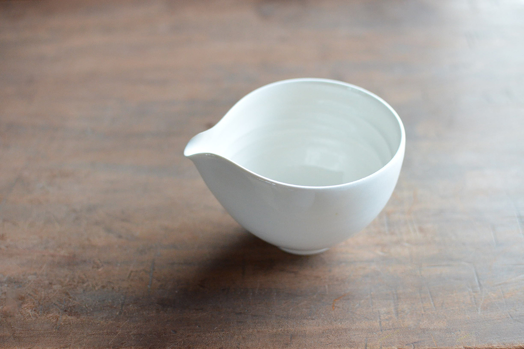 白瓷片口(はくじ かたくち)一合サイズ 3000円 七勺サイズ 2500円