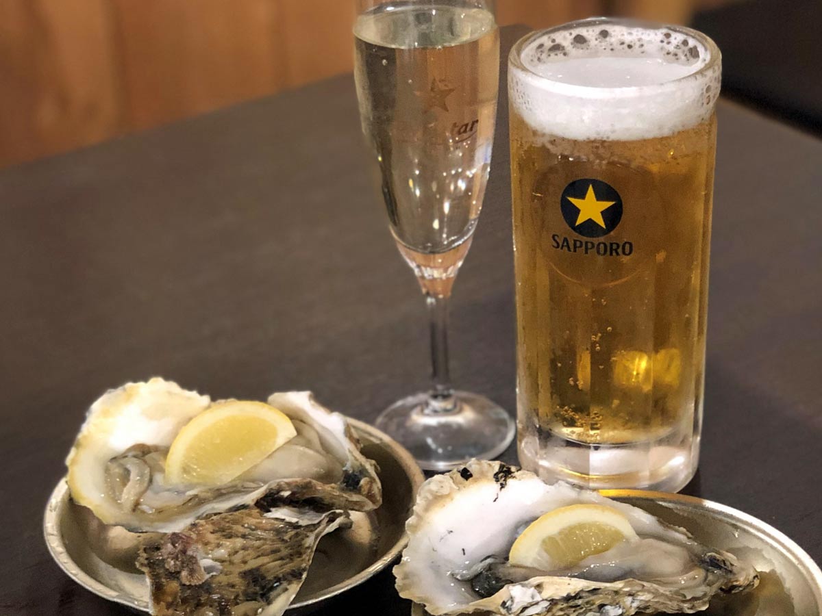 カッキーアワーの生牡蠣とドリンク