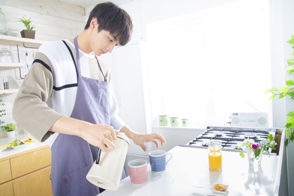 前編でも好評だった、朝食パンプレートを作る小関さんのカットを今回もお届け！