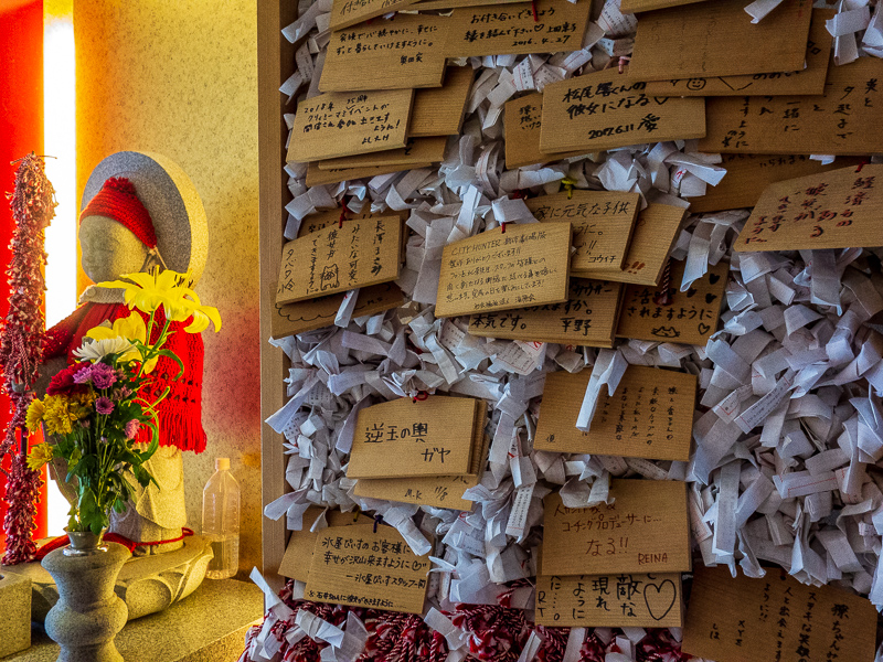 たくさんの方の願いが掛けられています