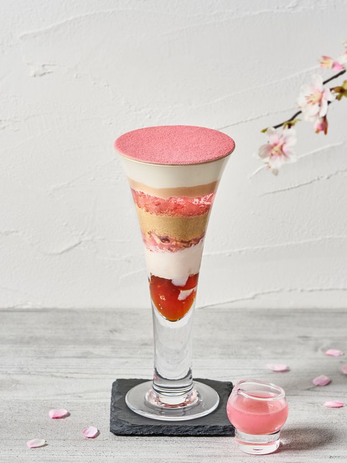 桜薫る春色パフェ 1400円