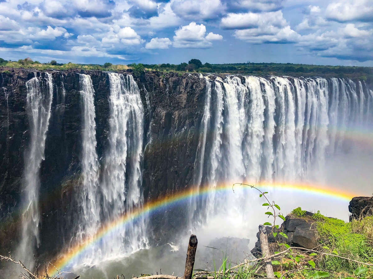 タイミングが良いとこんなに大きな虹が見える