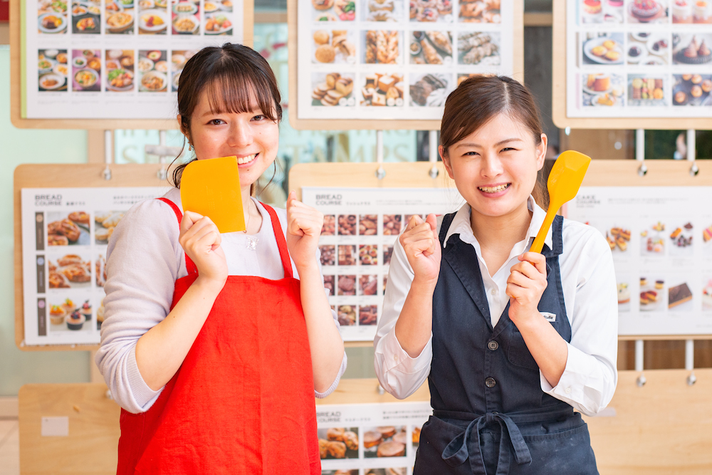 写真右から寺田有季先生、編集部員ゆかっくす