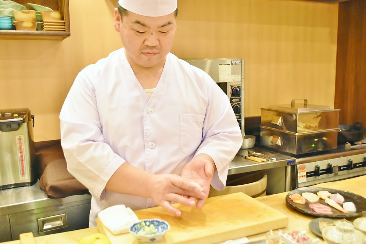 職人技を目の前で見ながら飲むお酒は最高