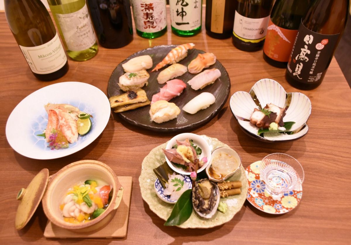 ディナータイムのイメージ。日本酒だけでなく、厳選したワインも楽しめる