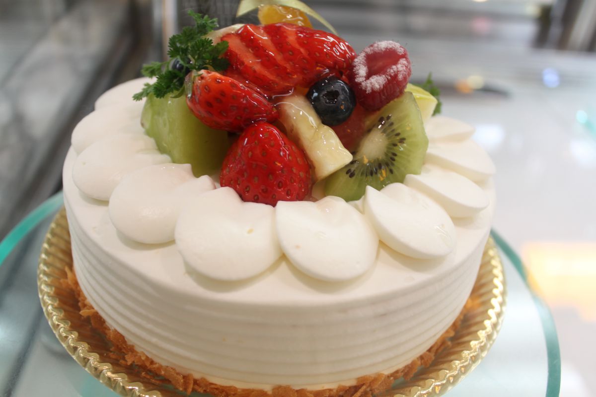 生クリームデコレーション（4号2430円～）