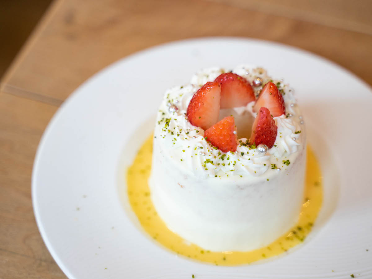 苺のべべシフォン 北海道ミルキークリーム仕立て 1000円（税別）