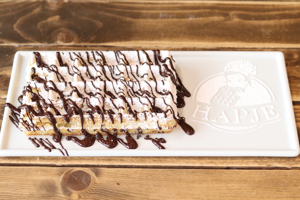 ブリュッセルワッフル ダークチョコソーストッピング 800円