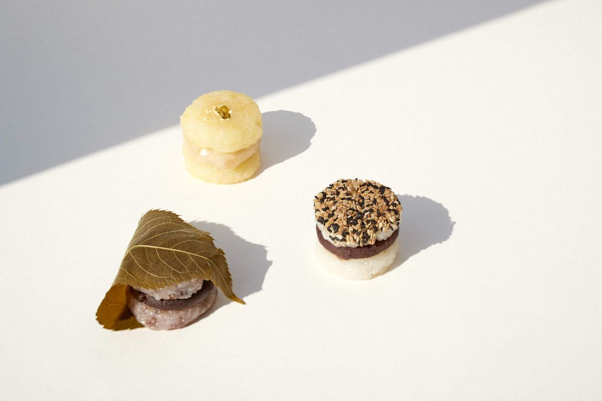 右から時計回りに、胡麻づくし 240円、七穀 270円、柚 270円