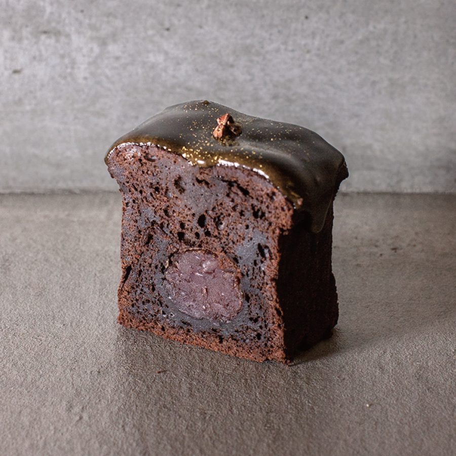 ほうじ茶と粒あんのガトーショコラ 310円