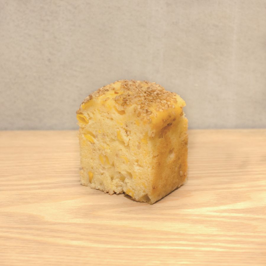 玉蜀黍（とうもろこし）のケーキ 270円