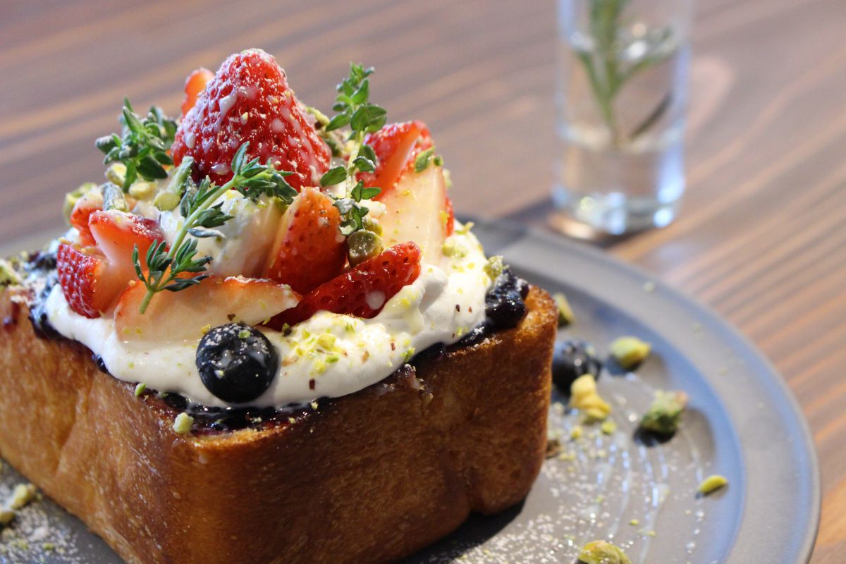 フルーツトースト（イチゴ）　1200円（税抜）