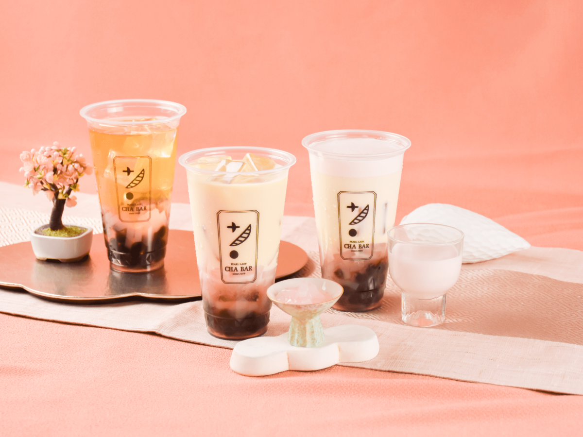 桜ナタデココが舞う「茶BAR」のさくら蜜烏龍茶で春をタピるのはいかが？