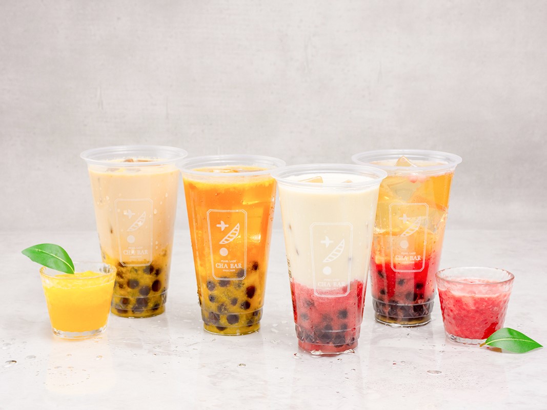 「お茶×フルーツピューレ」茶ラテ　440円・ストレート茶　420円(タピオカ無料)