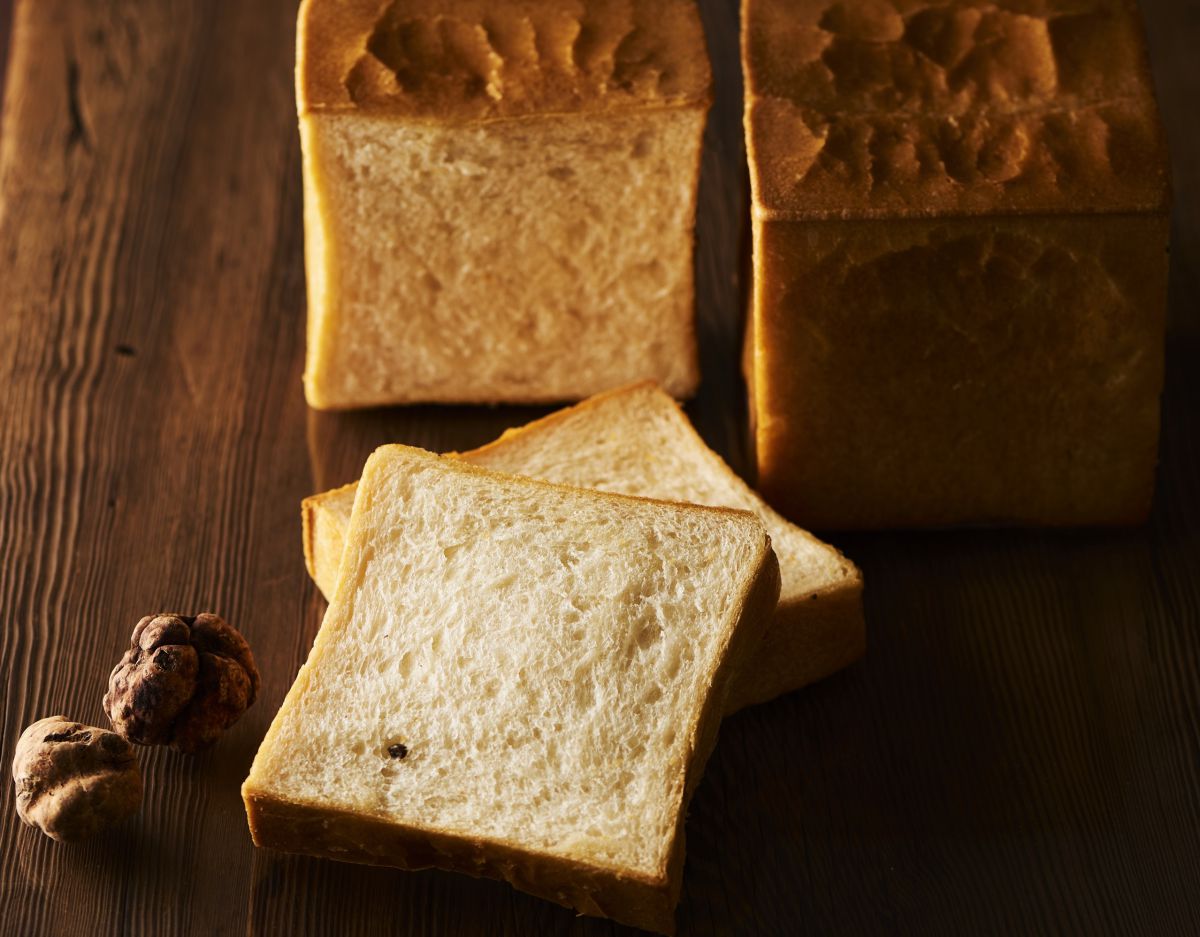 春トリュフトースト～ビアンケットトリュフ～ 1斤1500円（税別）