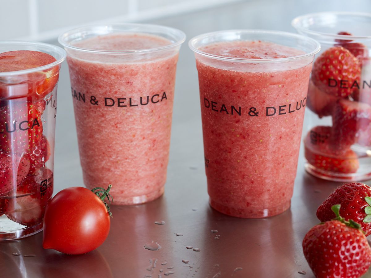 ストロベリージュース（S）540円、ストロベリー＆トマトジュース（S）560円