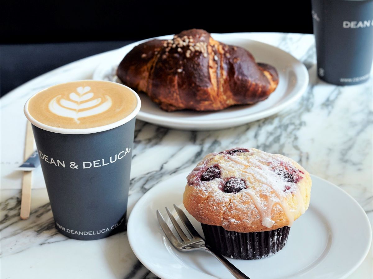 プレッツェルクロワッサン300円　ラズベリーリコッタマフィン340円